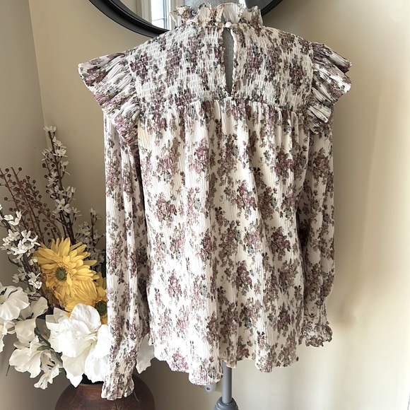 NWT Jacquie the label Lilac Floral Smocked Blouse in Natural.  Size Medium - Picture 5 of 6